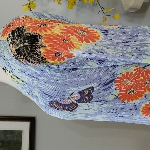 AMBRA, Light weight pull over sweater. With beautiful butterfly design. Size sm - Picture 5 of 8